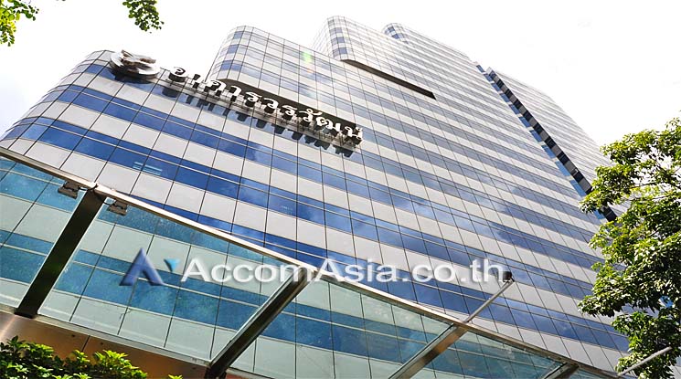  2  Office Space For Rent in Silom ,Bangkok BTS Surasak at Vorawat Building AA12861